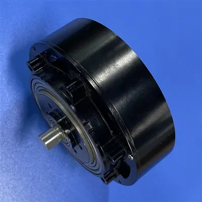 Utelešen robotski zglobni motor