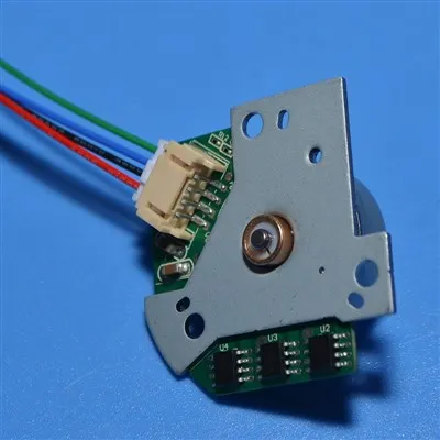 Motor z zunanjim rotorjem