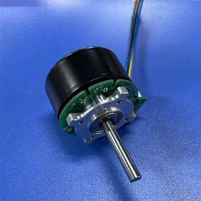 Brezkrtačni motor Outrunner
